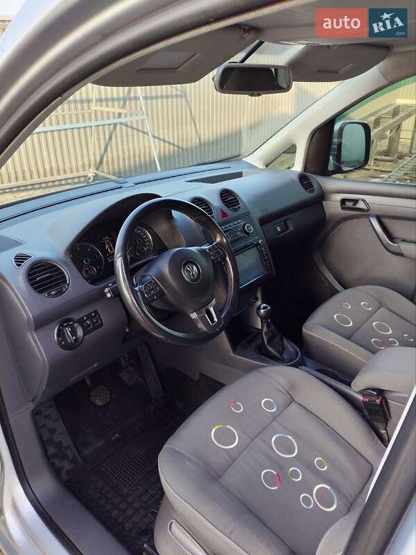 Минивэн Volkswagen Caddy 2012 в Черновцах