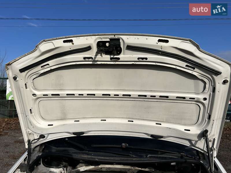 Вантажний фургон Volkswagen Caddy 2005 в Хусті