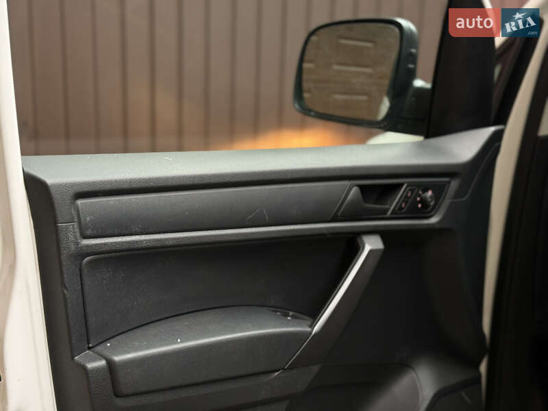 Мінівен Volkswagen Caddy 2017 в Ужгороді