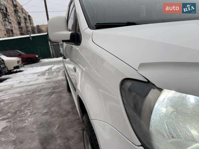 Вантажний фургон Volkswagen Caddy 2010 в Харкові