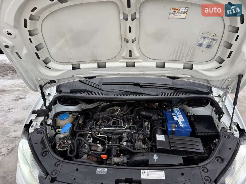 Вантажний фургон Volkswagen Caddy 2010 в Харкові