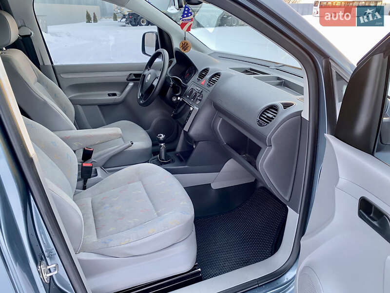 Минивэн Volkswagen Caddy 2008 в Киеве