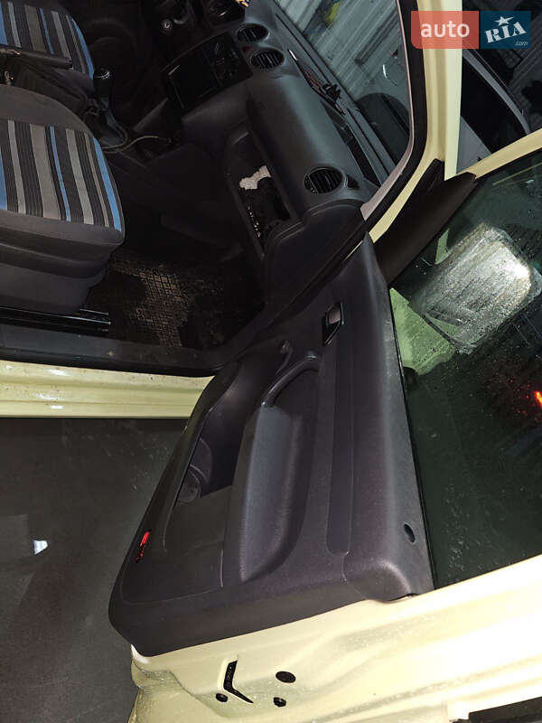 Мінівен Volkswagen Caddy 2013 в Черкасах фото 13 Мінівен Volkswagen Caddy 2013 в Черкасах