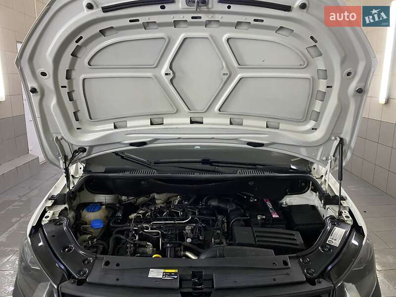 Грузовой фургон Volkswagen Caddy 2015 в Умани