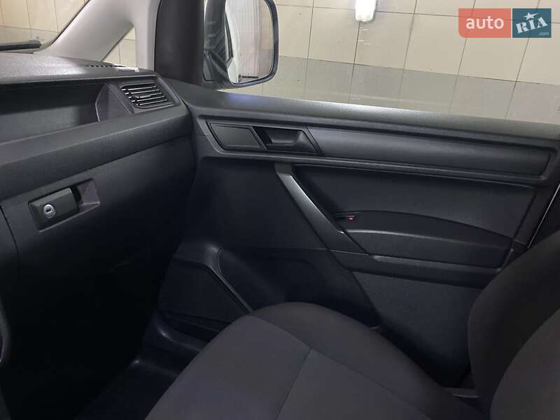 Грузовой фургон Volkswagen Caddy 2015 в Умани