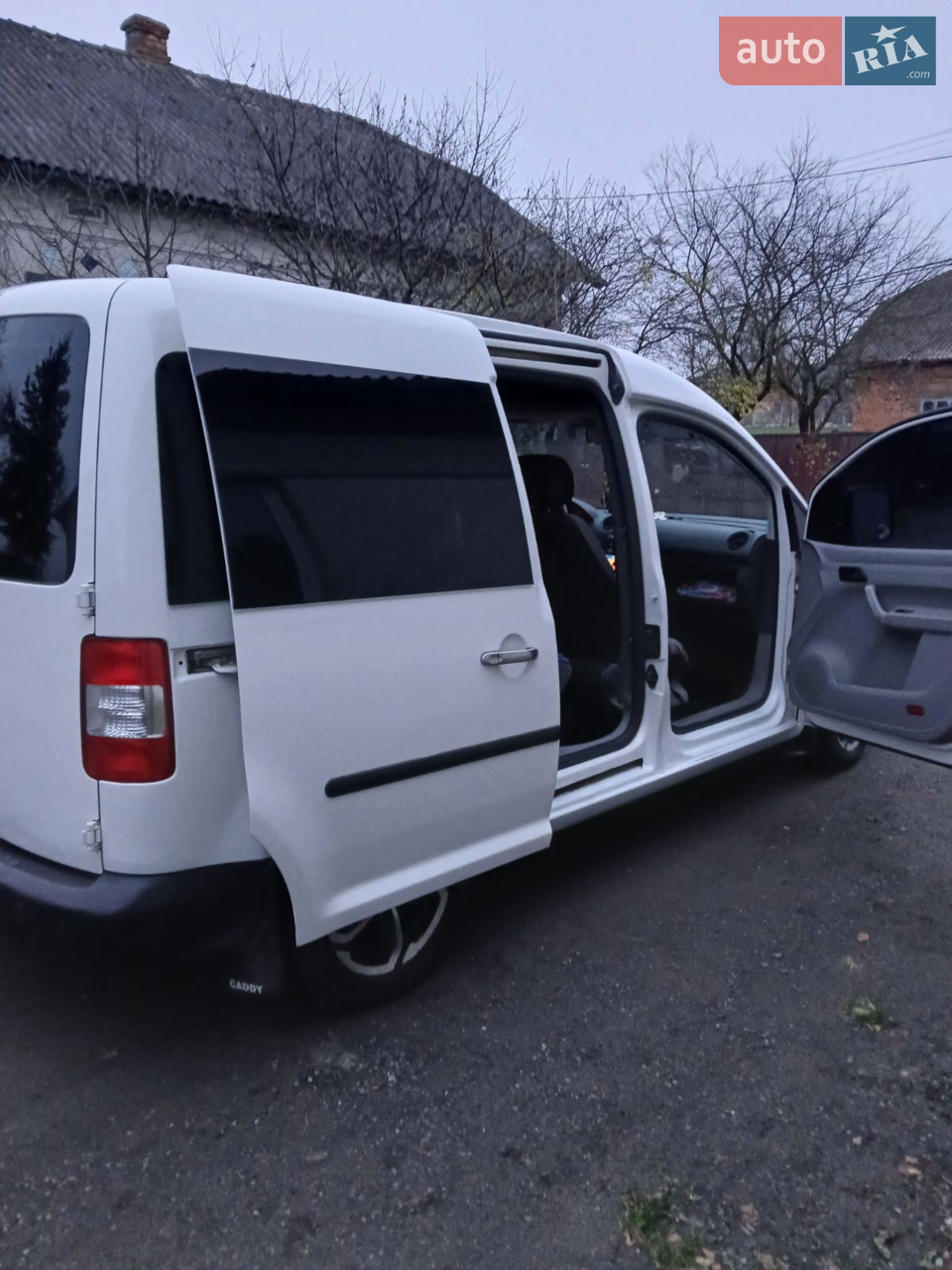 Продам кадік в гарному стані по козову все добре по мотору коробці все обслужено комплект сцеплення замінено з десфером грм поміняний масла фільтра замімені на зимовій гарній резині по машині на даний час робити нічого непотрібно заводиться добре як на гарячо так і на холодно бідьш детальніше по телефону можливий обмін на кросовер