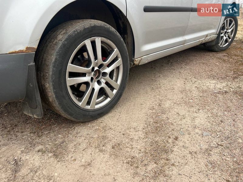 Минивэн Volkswagen Caddy 2006 в Житомире