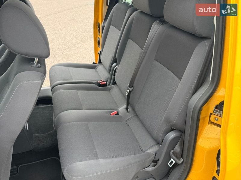 Мінівен Volkswagen Caddy 2014 в Житомирі