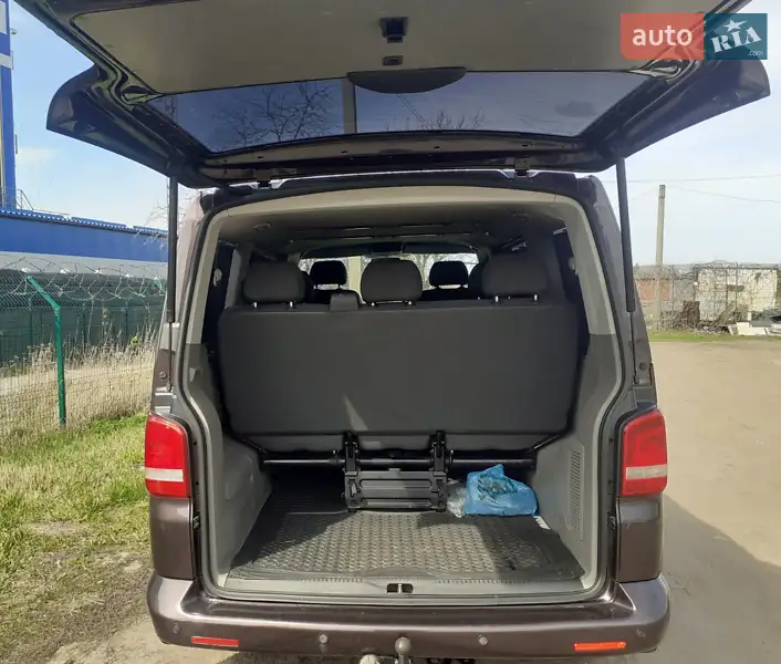 Volkswagen Caravelle 2011