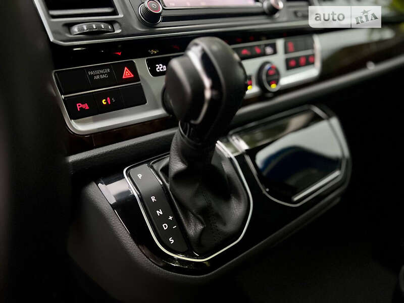 Минивэн Volkswagen Caravelle 2017 в Днепре