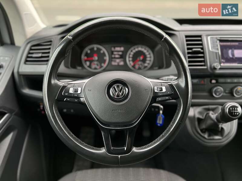 Минивэн Volkswagen Caravelle 2016 в Киеве