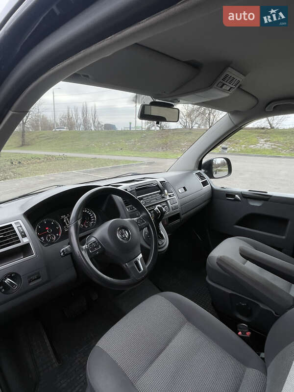 Минивэн Volkswagen Caravelle 2013 в Кривом Роге