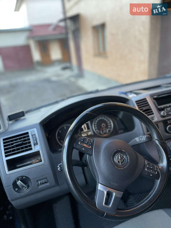 Минивэн Volkswagen Caravelle 2015 в Черновцах