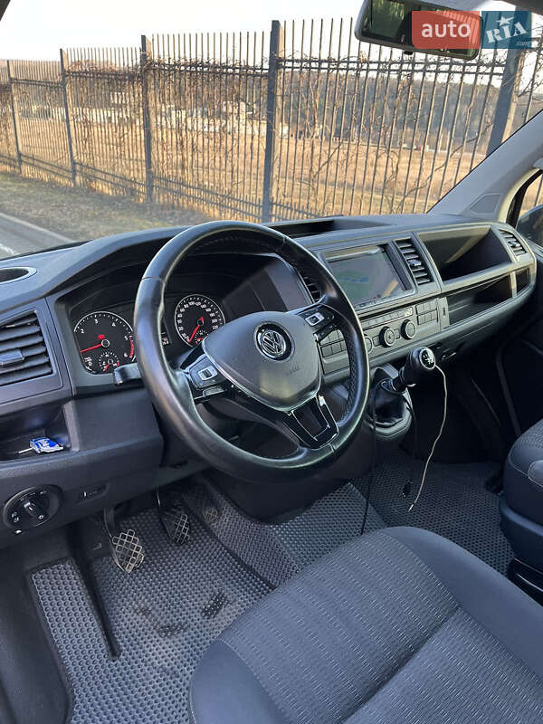 Минивэн Volkswagen Caravelle 2015 в Киеве