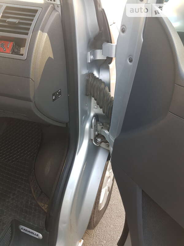 Мінівен Volkswagen Caravelle 2012 в Києві