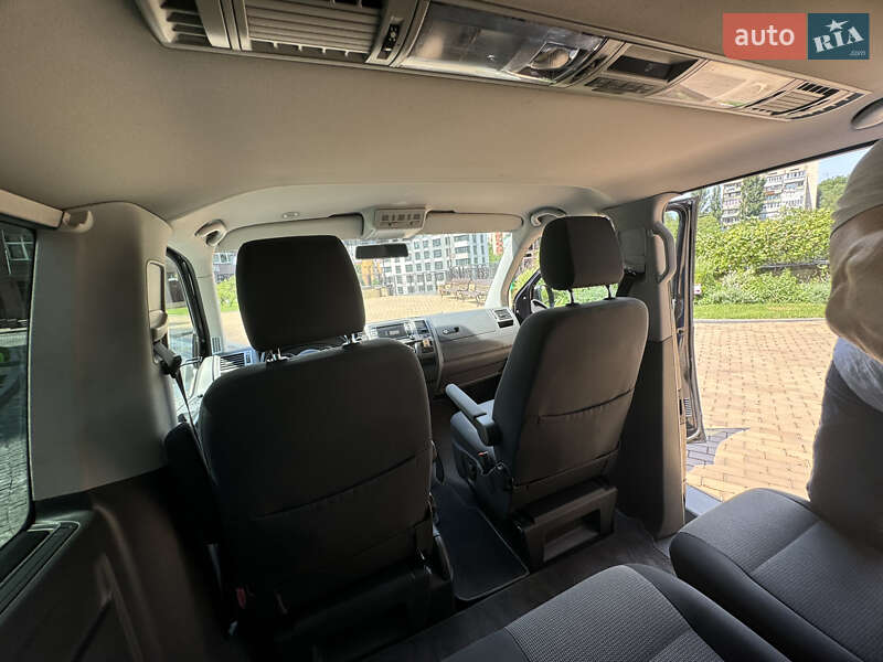 Минивэн Volkswagen Caravelle 2015 в Киеве