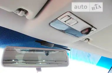 Volkswagen Caravelle 2012