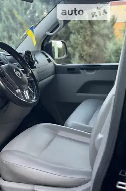 Volkswagen Caravelle 2013
