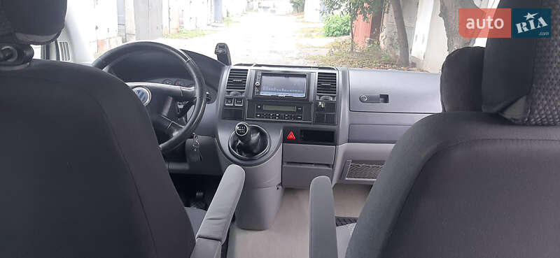 Минивэн Volkswagen Caravelle 2005 в Черновцах