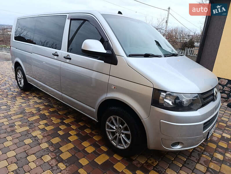 Volkswagen Caravelle 2012