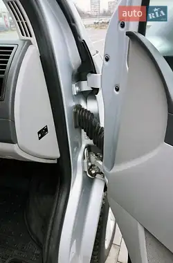 Volkswagen Caravelle 2011