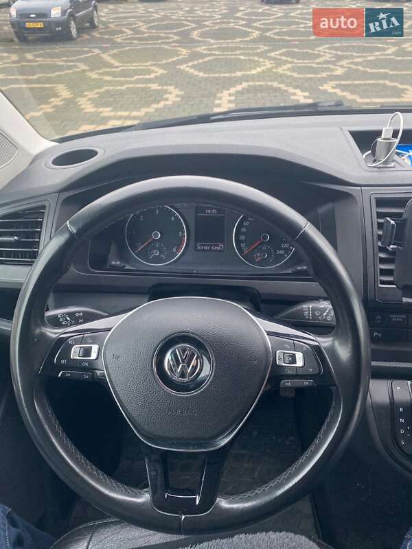 Минивэн Volkswagen Caravelle 2016 в Киеве