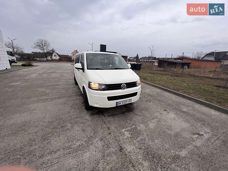 Volkswagen Caravelle 2010