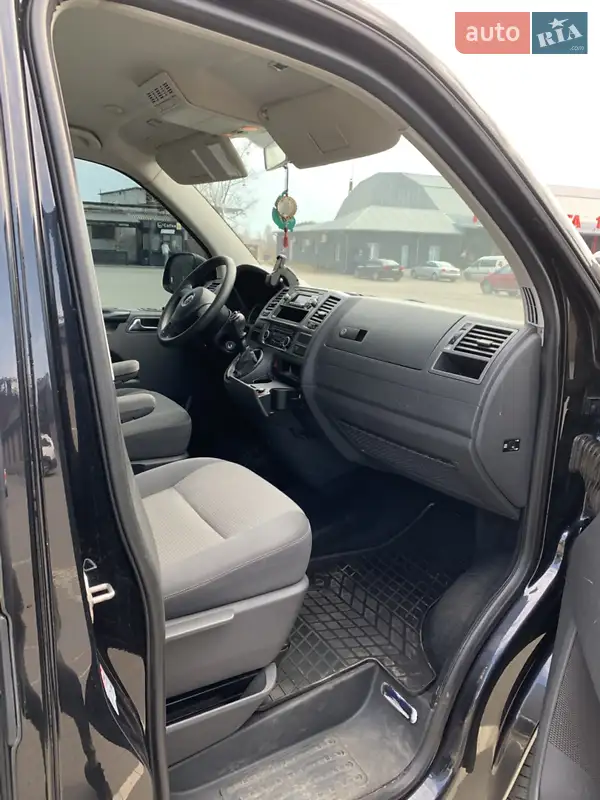Минивэн Volkswagen Caravelle 2011 в 
