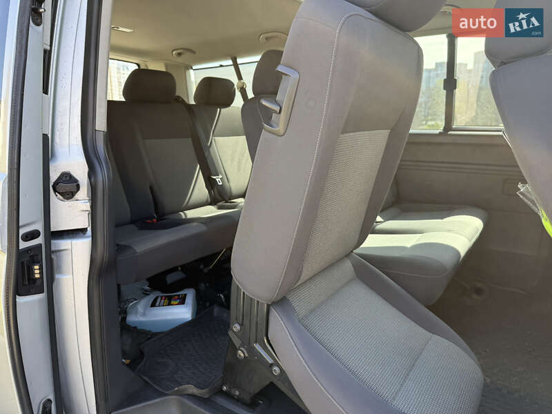 Минивэн Volkswagen Caravelle 2015 в Киеве