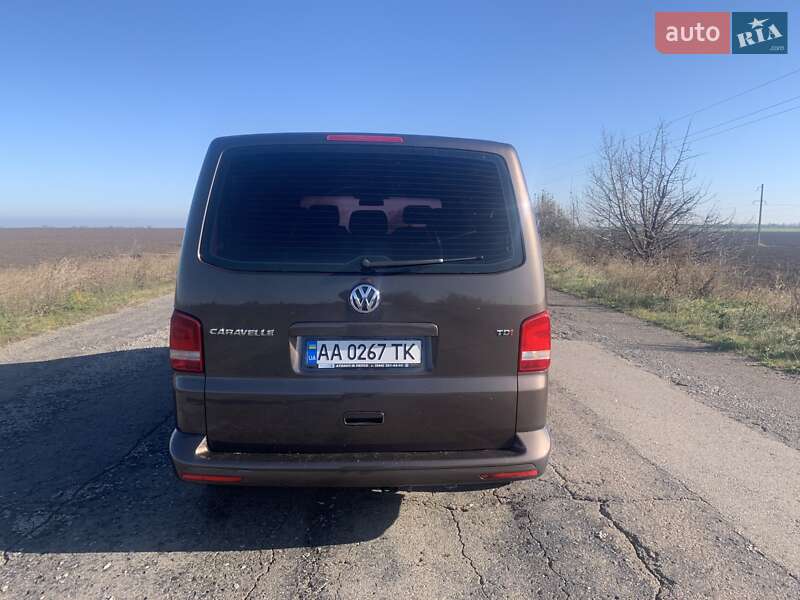 Мінівен Volkswagen Caravelle 2015 в Києві
