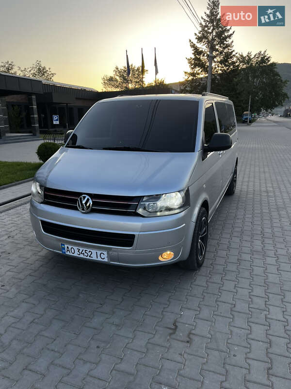 Volkswagen Caravelle 2012