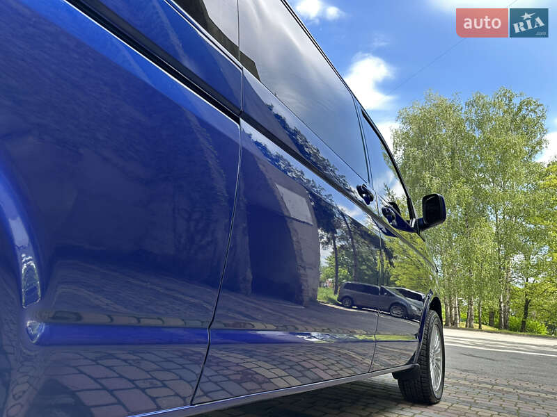 Минивэн Volkswagen Caravelle 2006 в Черновцах