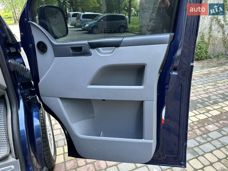 Минивэн Volkswagen Caravelle 2006 в Черновцах