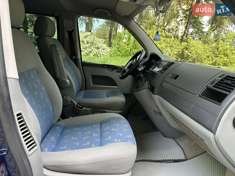 Минивэн Volkswagen Caravelle 2006 в Черновцах