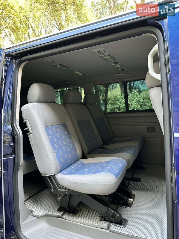 Минивэн Volkswagen Caravelle 2006 в Черновцах