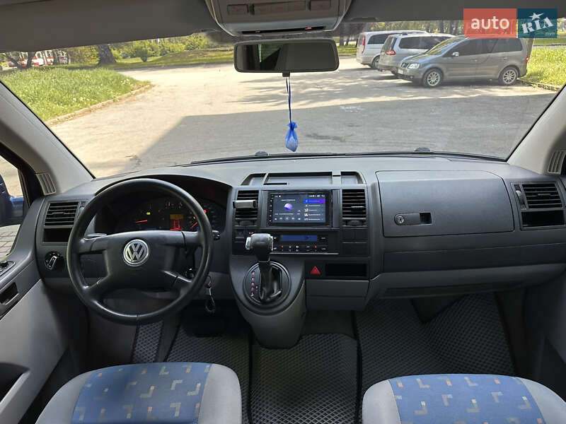 Минивэн Volkswagen Caravelle 2006 в Черновцах