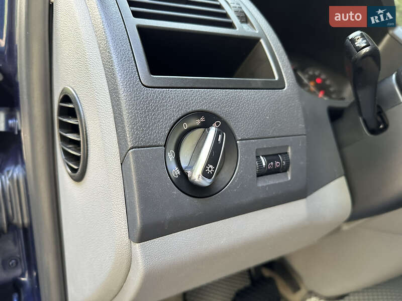 Минивэн Volkswagen Caravelle 2006 в Черновцах