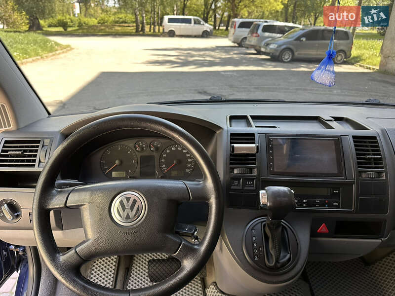 Минивэн Volkswagen Caravelle 2006 в Черновцах