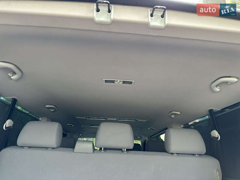 Минивэн Volkswagen Caravelle 2006 в Черновцах