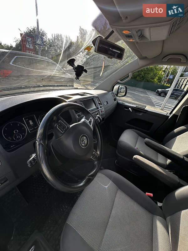 Минивэн Volkswagen Caravelle 2015 в Киеве