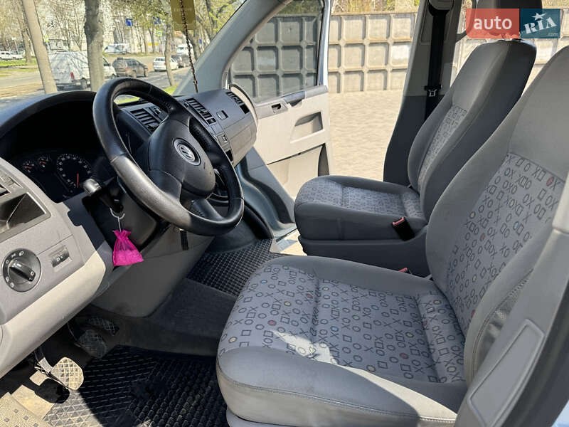 Минивэн Volkswagen Caravelle 2008 в Днепре