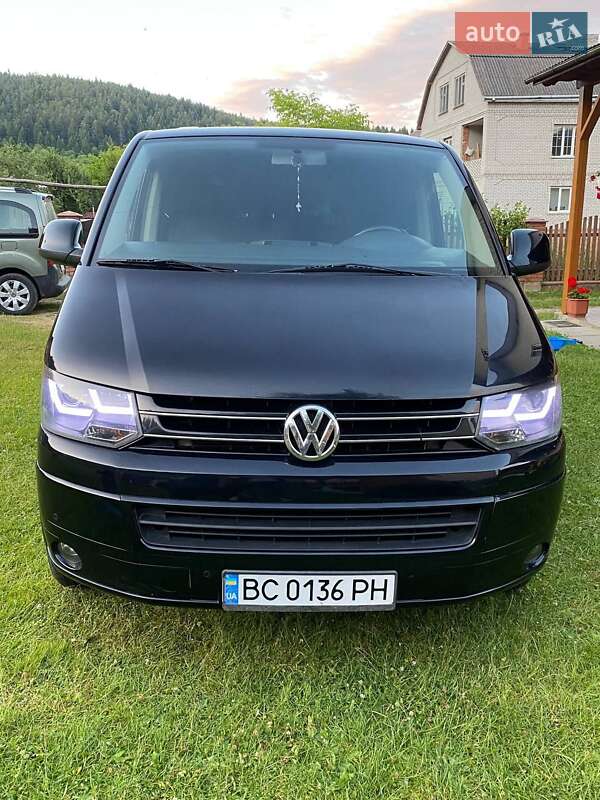 Volkswagen Caravelle 2012
