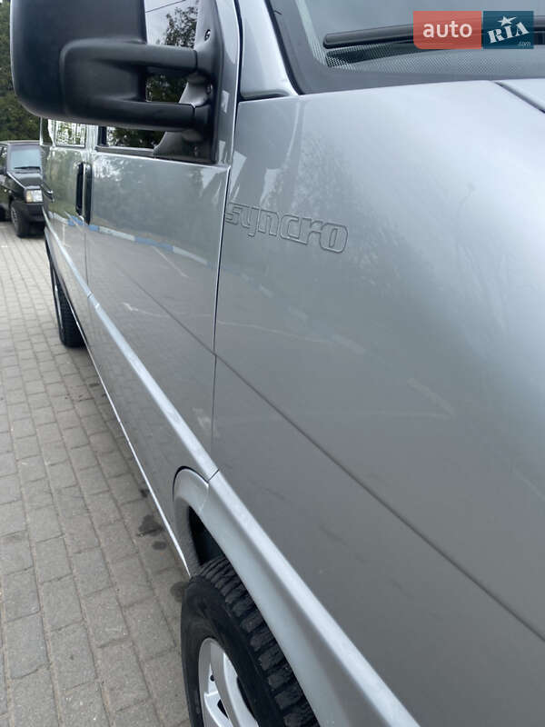 Минивэн Volkswagen Caravelle 2002 в Жовкве
