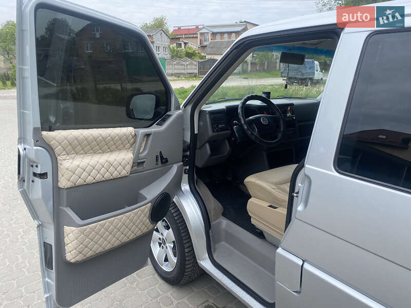 Минивэн Volkswagen Caravelle 2002 в Жовкве