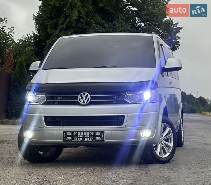 Минивэн Volkswagen Caravelle 2012 в 