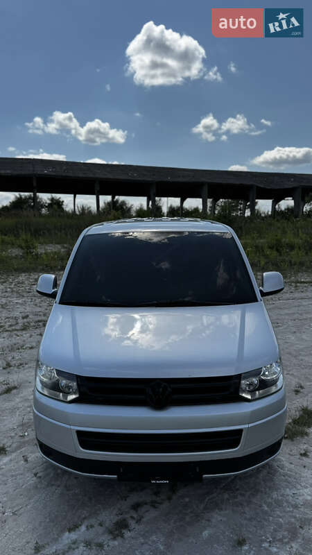 Volkswagen Caravelle 2011