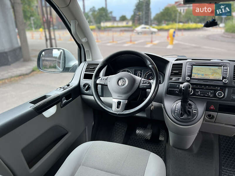 Минивэн Volkswagen Caravelle 2010 в Каменском