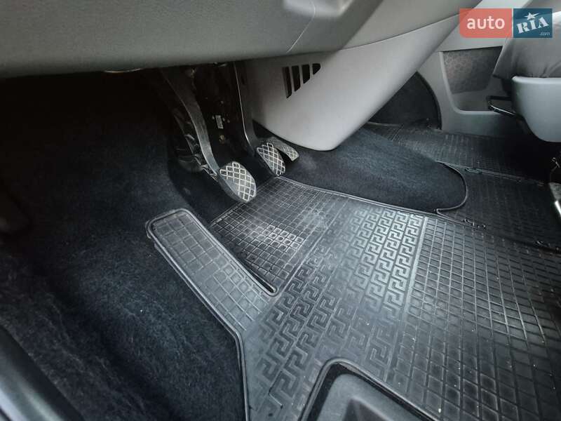 Минивэн Volkswagen Caravelle 2008 в Киеве