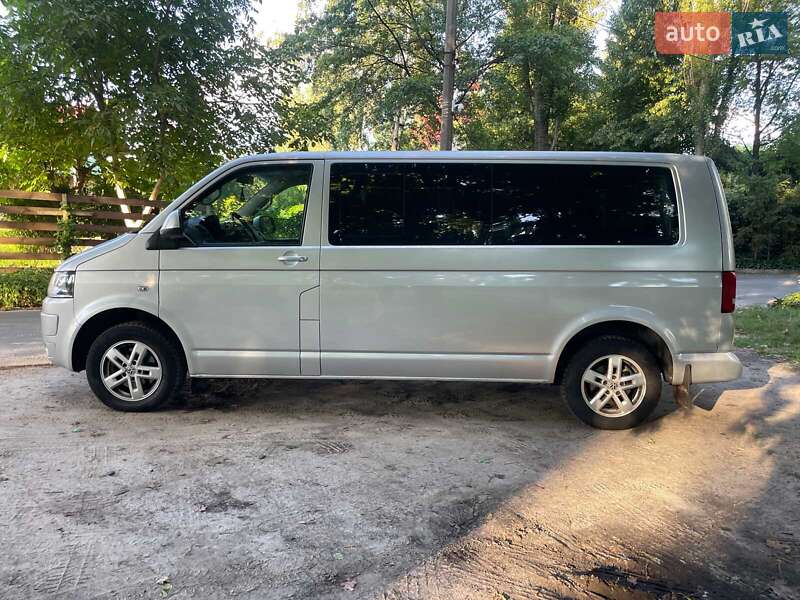 Минивэн Volkswagen Caravelle 2015 в Киеве