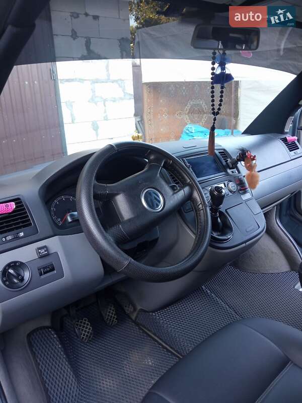 Минивэн Volkswagen Caravelle 2005 в Чернигове